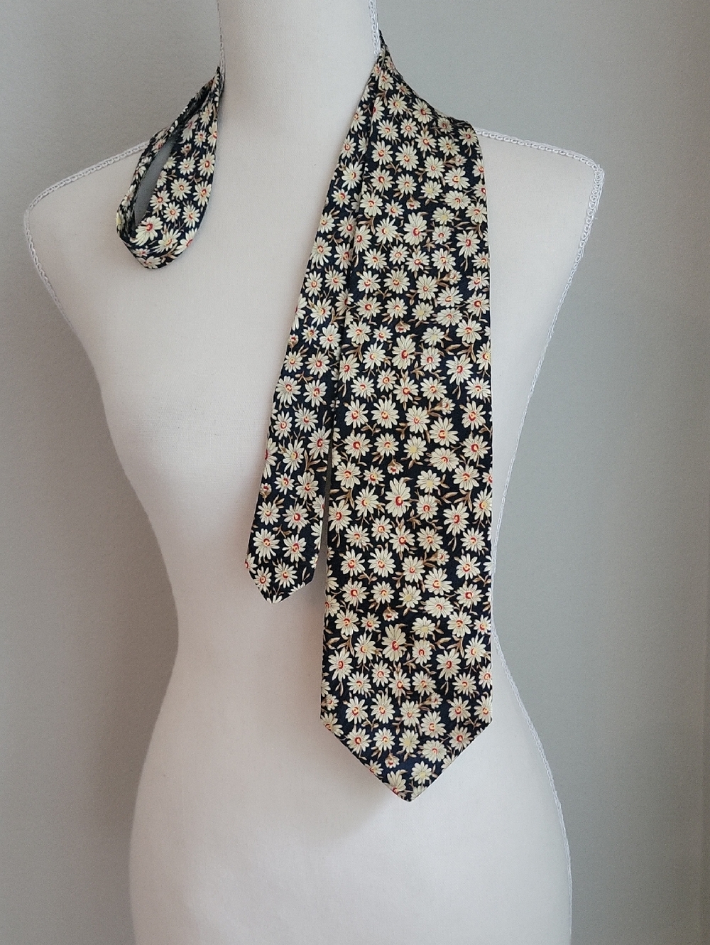 Vintage Umberto Bossi Floral Navy Daisy Silk Scarf Tie - Picture 2 of 6